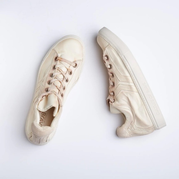 NWOT Culture of Brave Individual Courage Chalk OD1 Women Sneakers - Picture 1 of 9